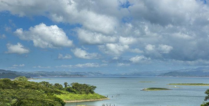 世界唯一“没有军队”国家！一半收入靠中国支撑女孩想嫁到中国