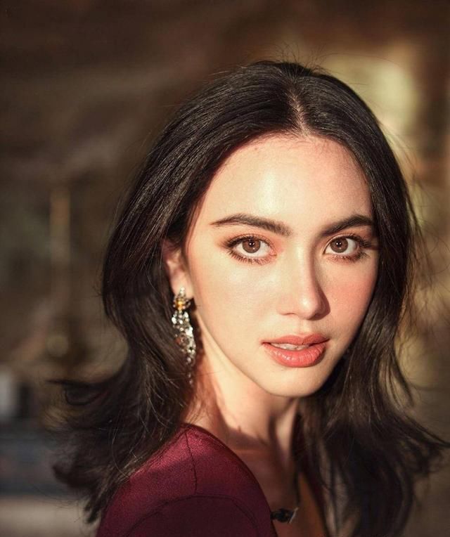 女星：Mai这样的神颜女星还靠化妆添气场，简单四步教你搞定超A妆容
