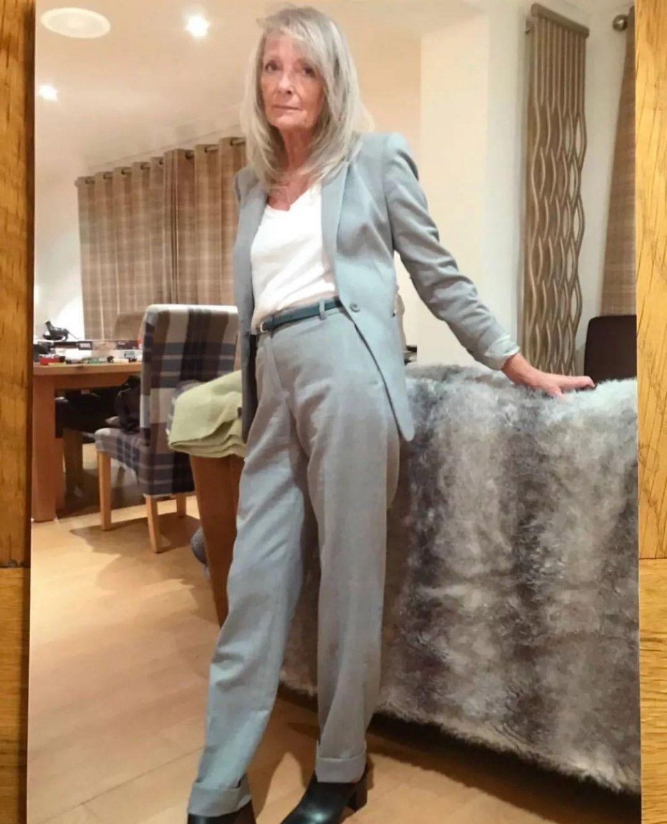 她74岁，满脸皱纹，天天素颜，但是真的很酷啊!!!