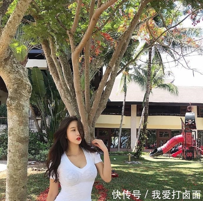 「美女」美女街拍:魅力动人的小姐姐,穿搭时尚有型,展现独特女神范!
