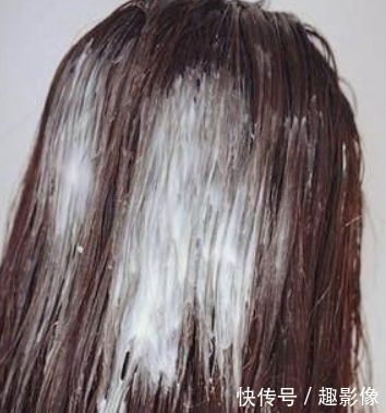 「停手」洗头时直接涂洗发水?快停手!难怪你的头发这么爱出油