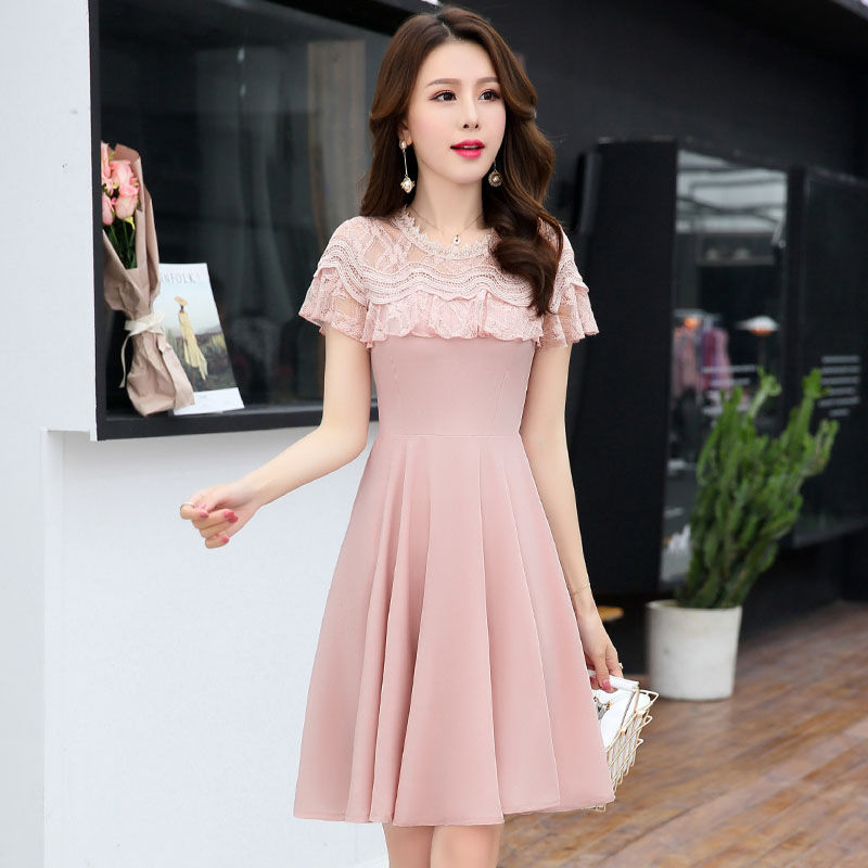 简单的纯色连衣裙，简简单单就是好，尽显苗条身材