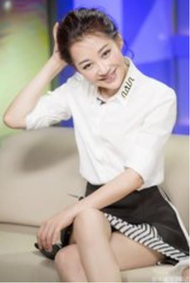 许晴这下消停了！一身“格格巫”黑裙遭吐槽，网友：老妖，哪里跑