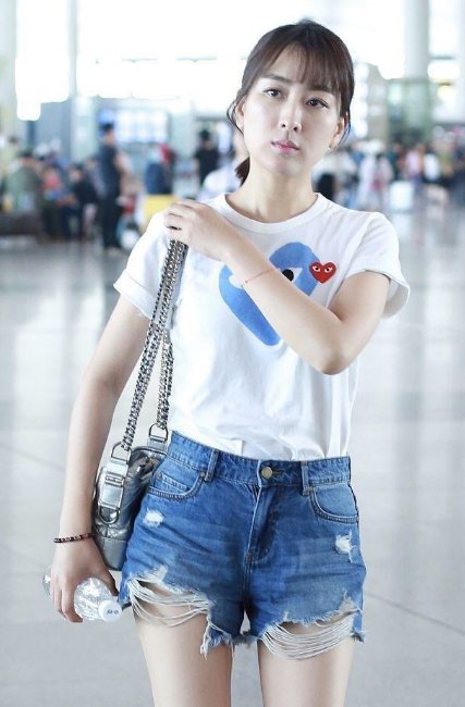 马苏 虽然没有惊艳的长相，但是有一双美腿啊