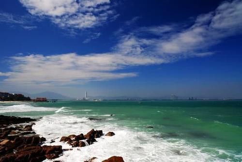 永暑岛四周都是海水，岛屿地下却能快速出现淡水资源，这是什么原