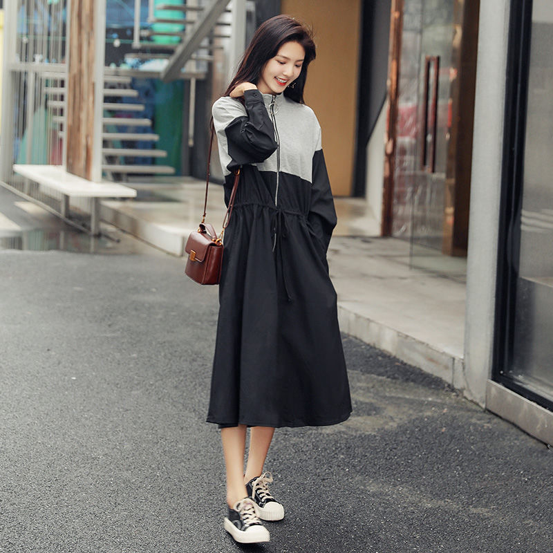 卫衣裙真是减龄神器,反正我姨40岁,穿起来跟个小姑娘似的