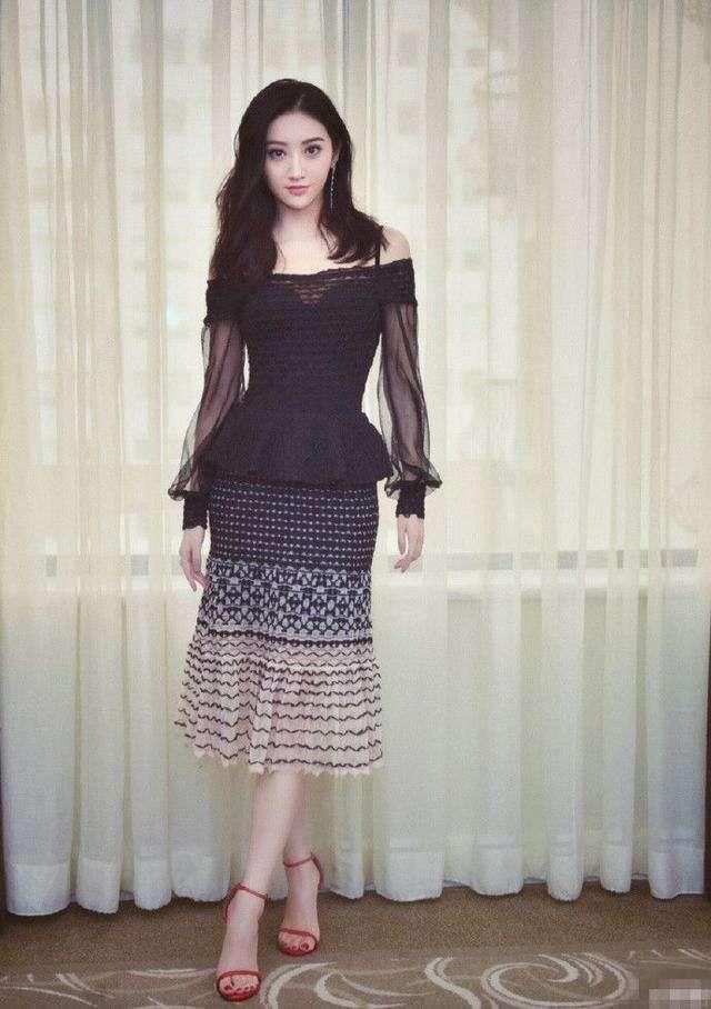 景甜化身“渔网流苏”鱼美人，网友:肤白貌美好气质，很稳!