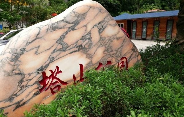 重庆主城这座公园开放1年便荒废，内有著名古塔曾是重庆航标