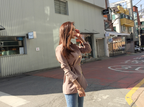 女神孙允珠，奶茶抹色花薰麦香街头小西装