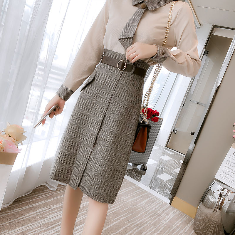 秋天一到，老婆把连衣裙都收起来了，穿包臀裙套装，性感又撩人