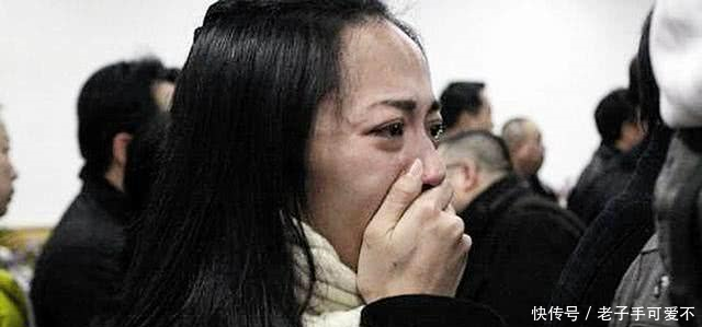 去年还有一位明星,死的也非常惨,他就是本山老师的第10位徒弟张小光