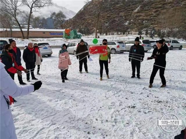 千名游客马蹄寺景区“踏雪游”