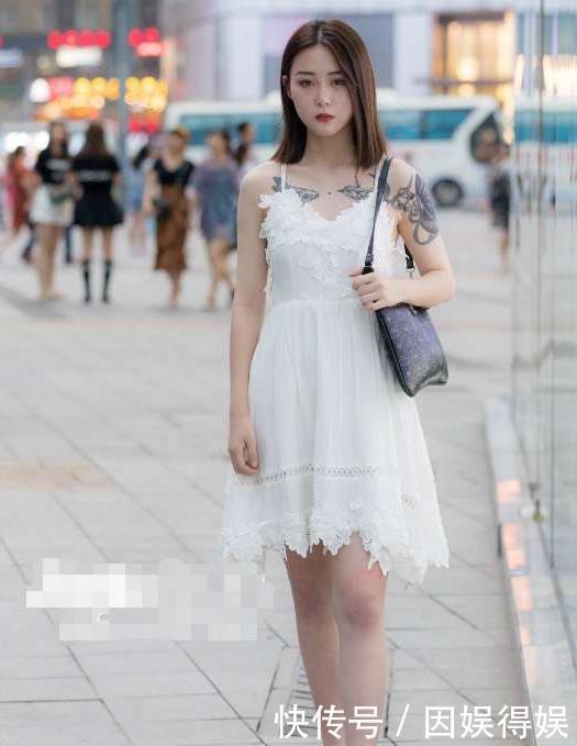 『 女人』微胖的女人最完美,街拍:图3漏背装秀出完美曲线