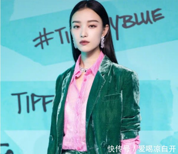 倪妮厉害呀！为显腿长脚踩两根针站一刻钟，脚背脚尖垂成一条线