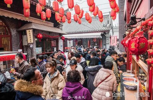 实拍春节期间的西安永兴坊，游客多得像海潮水，摔碗酒最受欢迎！
