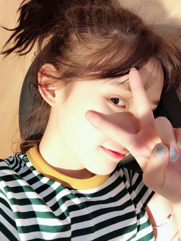 林允素颜被眉毛拉低了颜值?