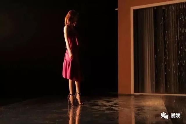 卓伟又写新诗爆料，赵丽颖无奈晒狗劈叉，到底最后谁会打脸？