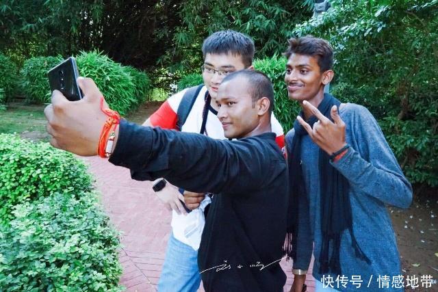 印度游客“口出狂言”我一个月挣3万卢比，在中国算土豪吗