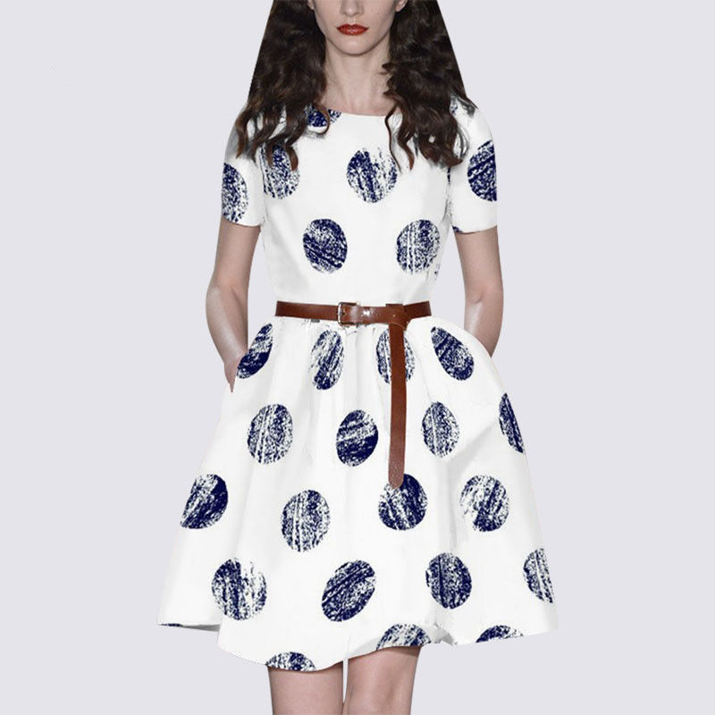 姐姐是设计师，专为41岁妈妈设计的高级A字裙，美嫩回20年前