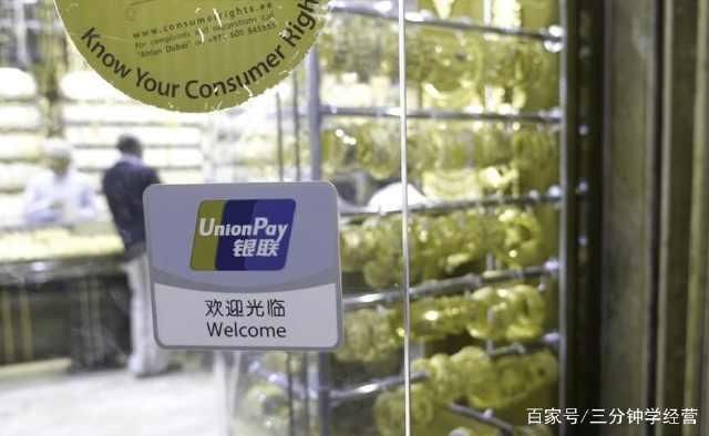 这是迪拜的黄金市场，政府担保没有假货，任何时候都存有10吨黄金