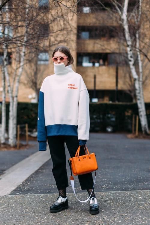 卫衣怎样搭配鞋子