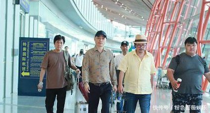 崔永元再发微博爆图：冯小刚和范爷的亲密照流出，网友：真有趣！