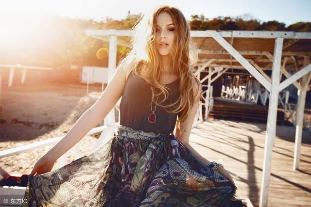 丰满的女人别穿连衣裙，试试这些裙子，完美身材美美展现，美爆