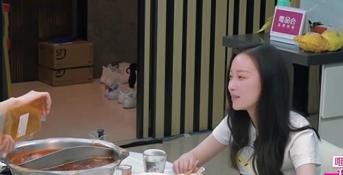 【倪妮】王鸥与倪妮同时素颜出镜,看到俩人素颜状态,网友:先撤了!