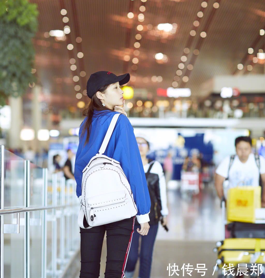 关晓彤的腿够长了,裤脚还要“剪”,让普通人怎么想