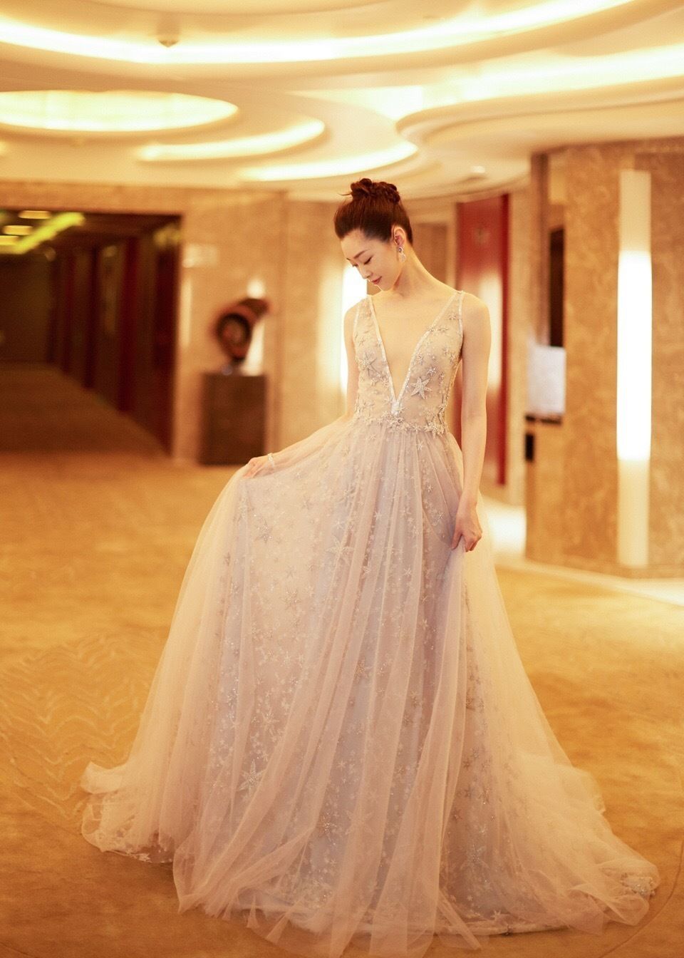 旗袍女神宋轶，气质太好晚礼服也可以轻松驾驭