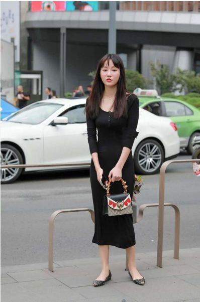『气质』街拍:气质美女穿搭时尚,长发飘飘,气质典雅迷人