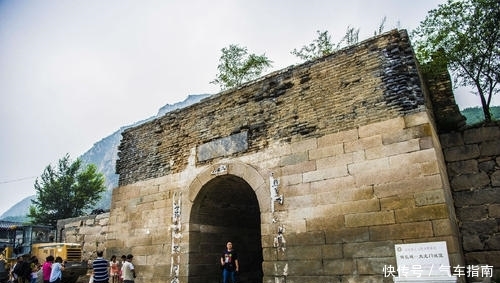 集自然、历史、民俗文化于一体的旅游胜地，河北涞水龙门天关景区