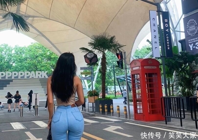 『 欧美』感受到欧美式的身材比例,健身网红与紧身牛仔裤结合