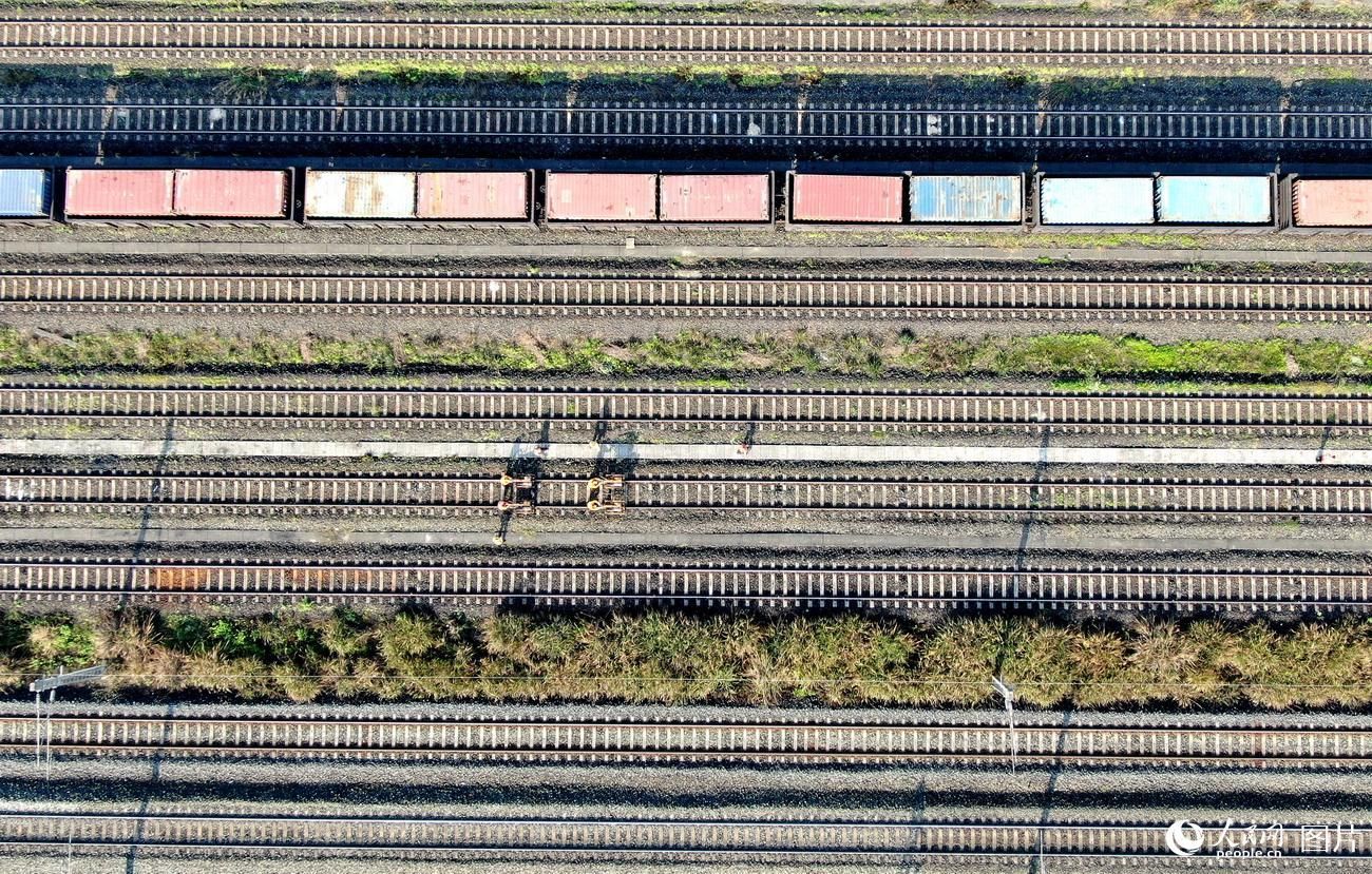  铁路线路：中欧班列的护航者