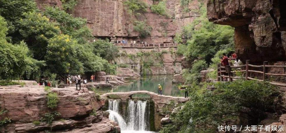 中国最“憋屈”的一个城市:无火车站无高速公路,却游客众多