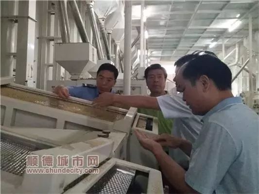 震惊!广东惊现“塑料大米”?还有视频测试?别傻了!真相是....--本