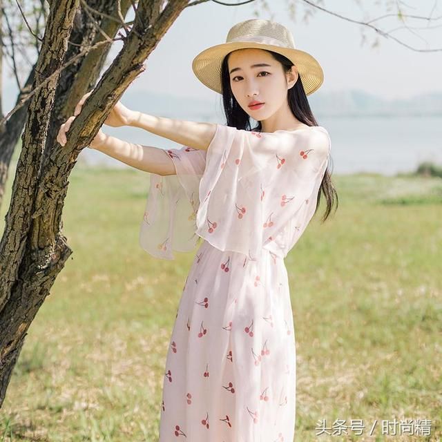 淡雅清新的连衣裙，今夏美到让人挪不开眼睛