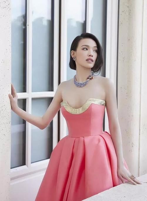 42岁舒淇与39岁高圆圆同剪短发，一个惊艳全场一个嫩回18岁！