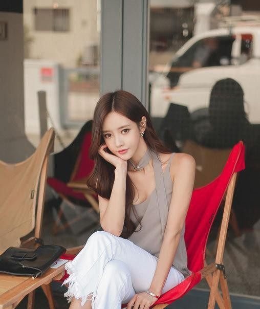 夏天到了！怦然心动，街拍很养眼美女！