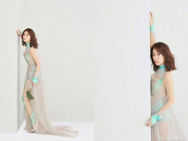 林心如也太会穿了！白T配破洞牛仔裤，一下子就嫩回了18岁！