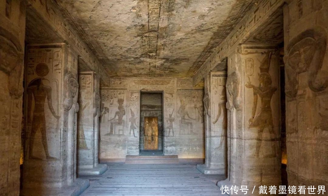 不敢相信，我发现了一个金字塔的神秘入口