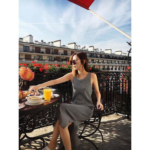 女神的开叉连衣裙，显瘦显高还撩人，教你做女神！