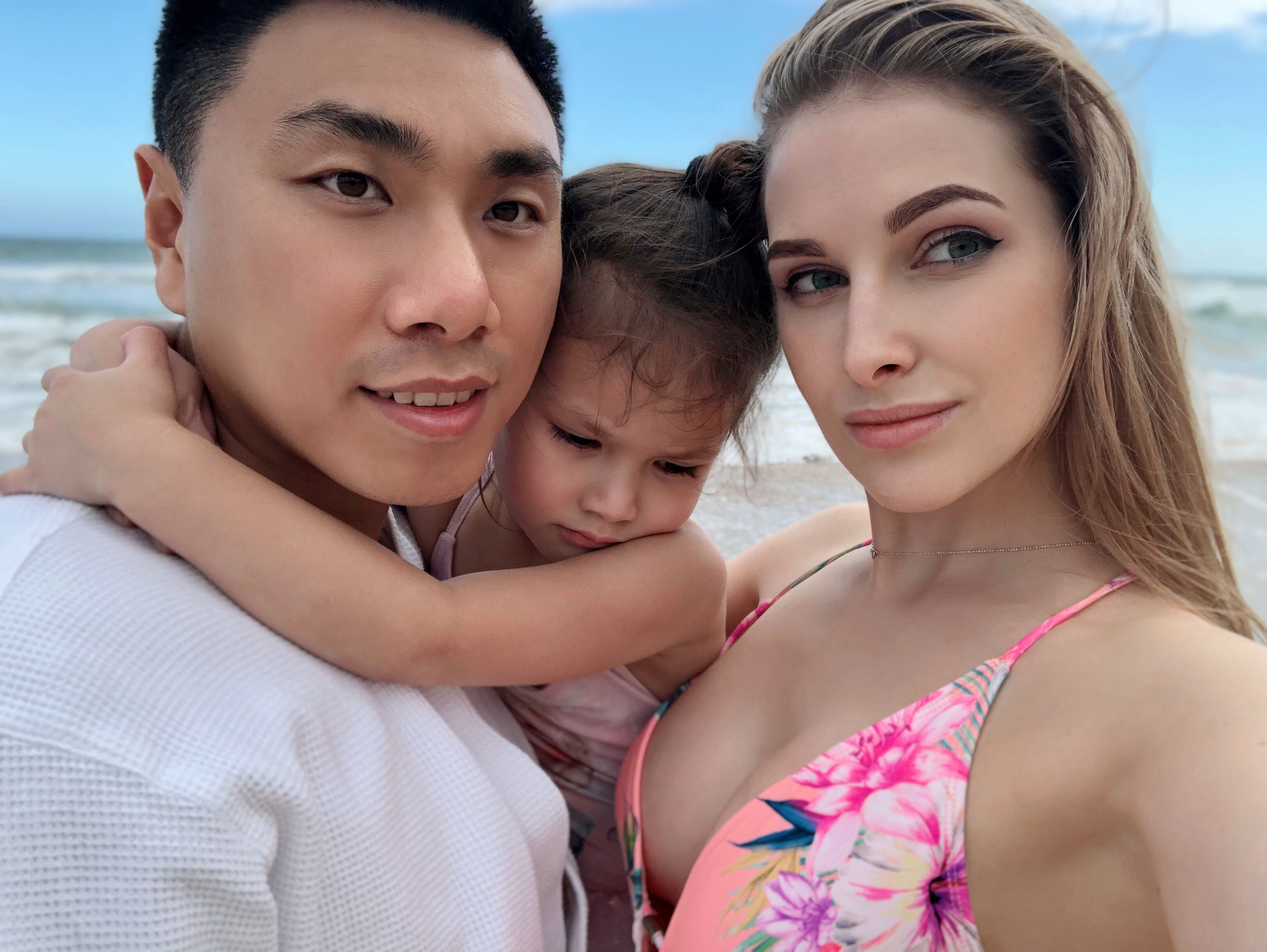 【乌克兰媳妇】性感优爱斯基躲避乌克兰大雪,自驾三亚拍火辣大片