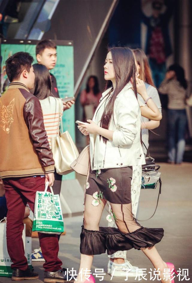 街拍：图4小姐姐的网纱裙真妩媚，图6小姐姐的腿被勒得好紧