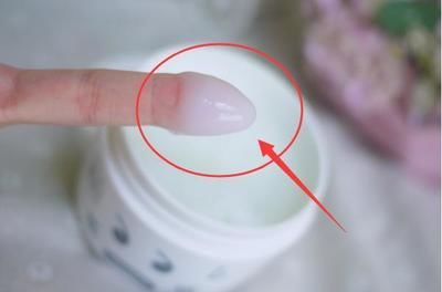 女人永远不晓得，药店一不起眼物，睡前涂一次，脸部都是胶原蛋白