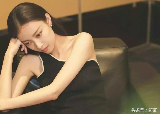 毛晓彤难得性感一回，却暴露了她身材的最大bug！