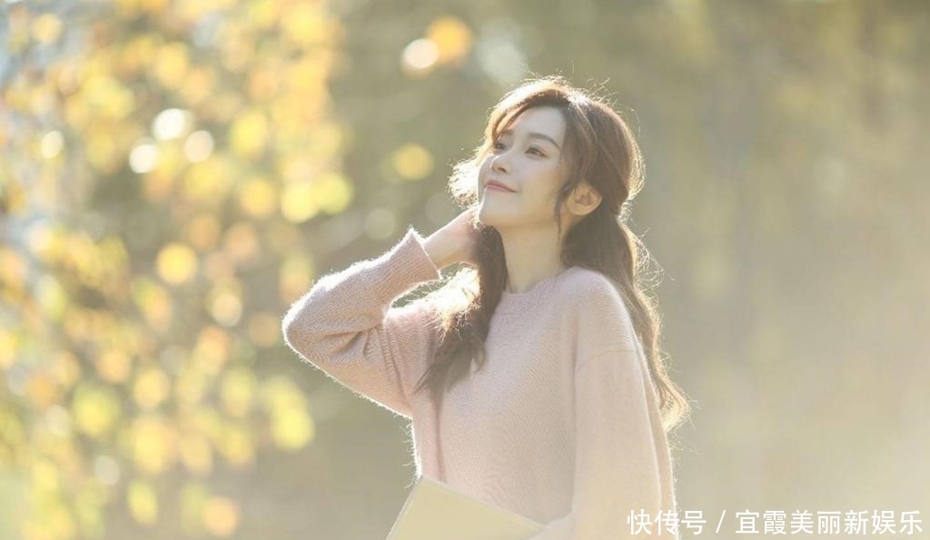 【写真】美女街拍:优雅知性美女丽质清爽写真
