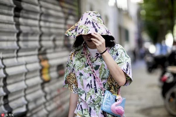 带喵星人出门还是汪星人呢?今年最流行的包包是它们!