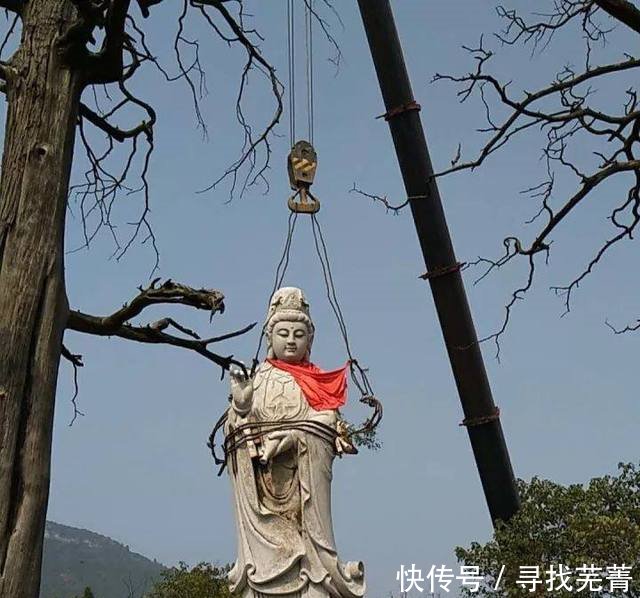 吊装菩萨雕像时显现吉兆，连少林方丈都被惊动了！