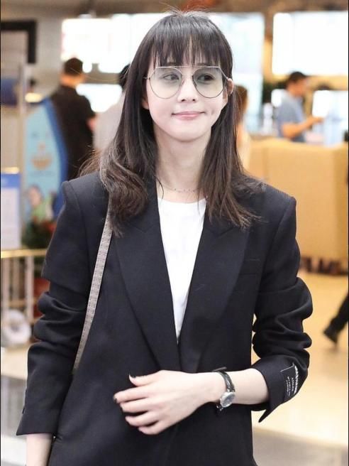 『张钧甯』“张钧蜜剪刘海”打扮小姑娘模样,居然也深得网友心!
